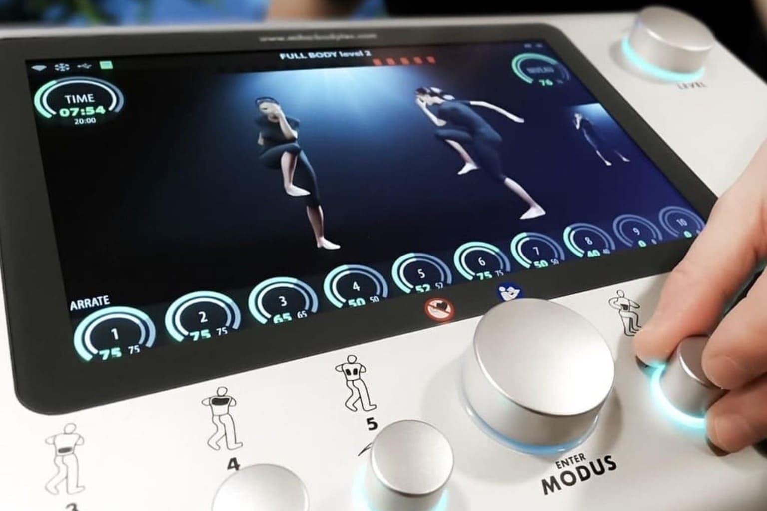 Séance d'électrostimulation : tout ce que vous devez savoir avant de commencer 3 Calibrage de l'appareil EMS Electrostimulation Miha Bodytec